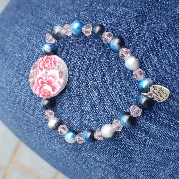 Floral Reversible Bracelet - Picture 2 of 2